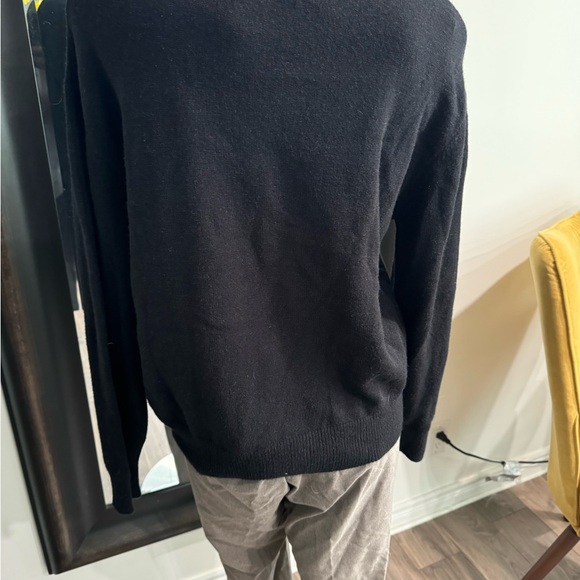 Fun sweater - Picture 3 of 6